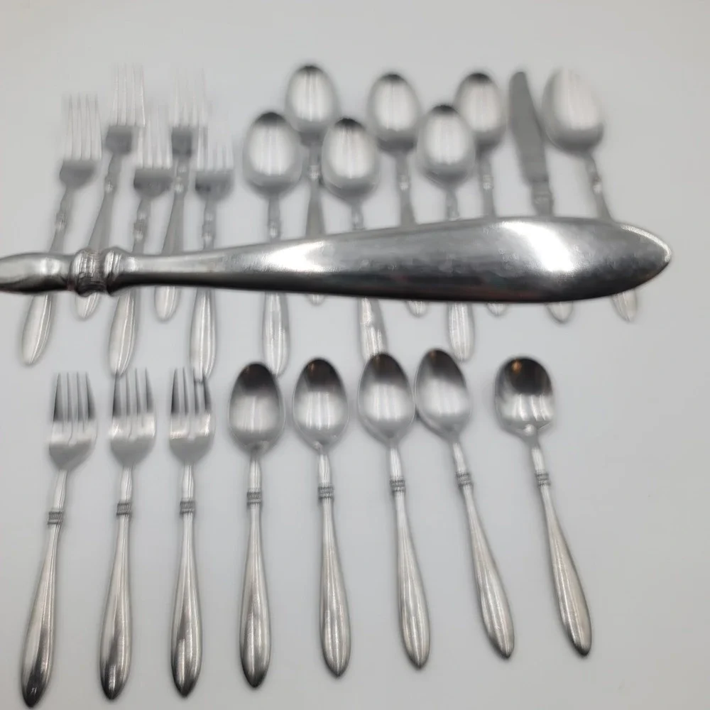 21 pc Stainless Steel UNF2216 Flatware Set Ribbed Neck Teardrop Handle